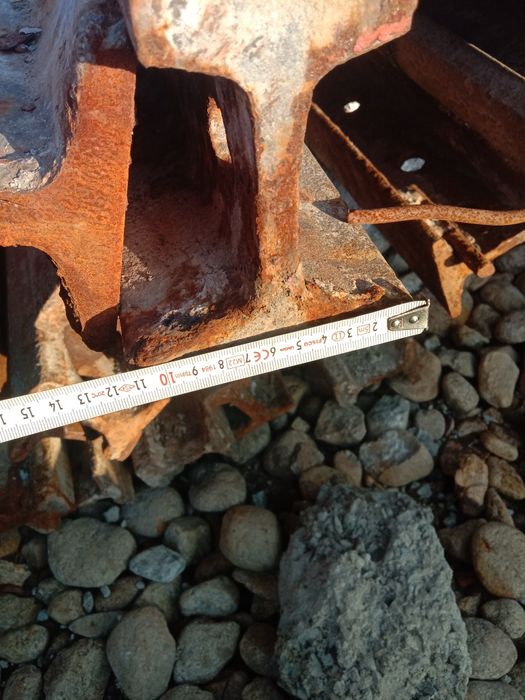 Продается Рельсы 1-Метр 300.000 сум