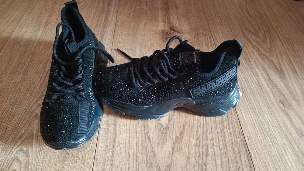 Кроссовки, обувь