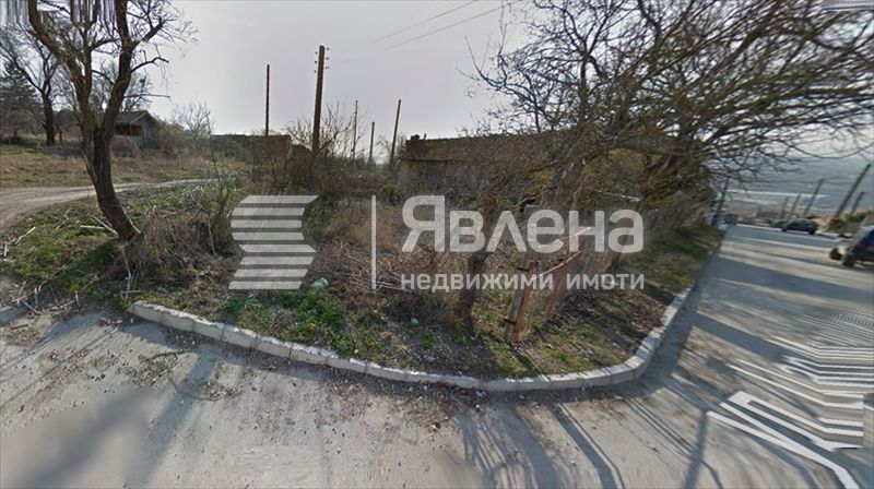 Слънчев ъглов парцел на улица и номер!