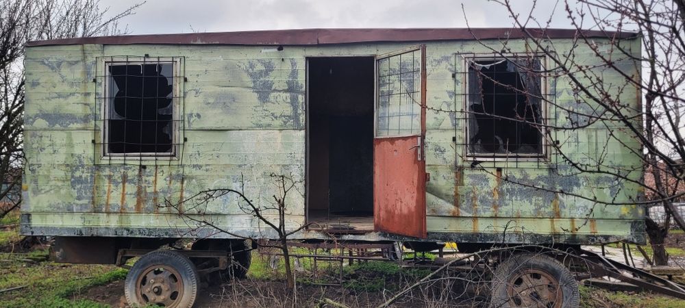 Фургони за пчели и др.