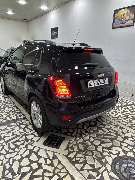 Tracker 2019  srochna sotiladi
