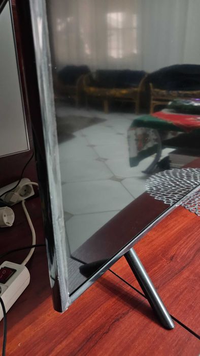 Televizor smart LED curbat Smart Samsung 138 cm 4K Ultra HD, Clasa A