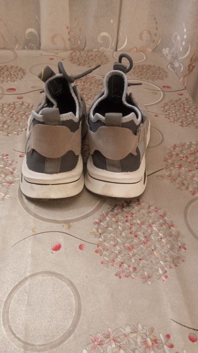 Мужские кроссовки б/у