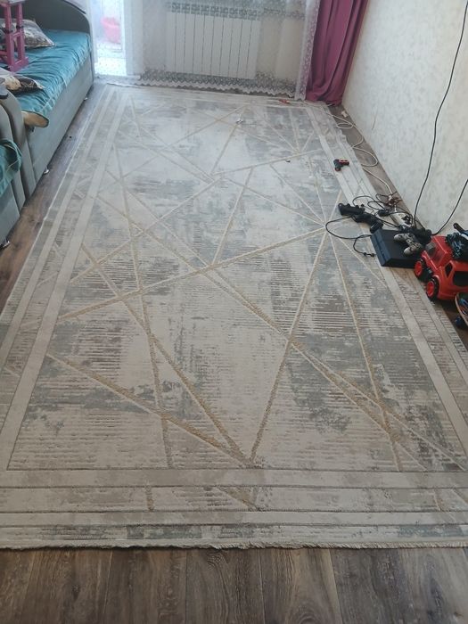 Продам ковёр 2×4