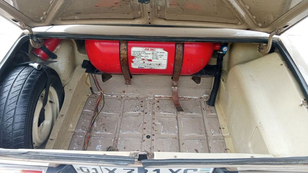 Vaz 2106 metan gaz bor srochna sotiladi