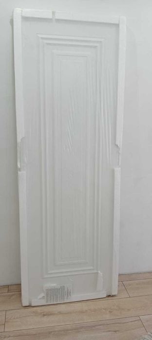 Есік сатылады. Дверь