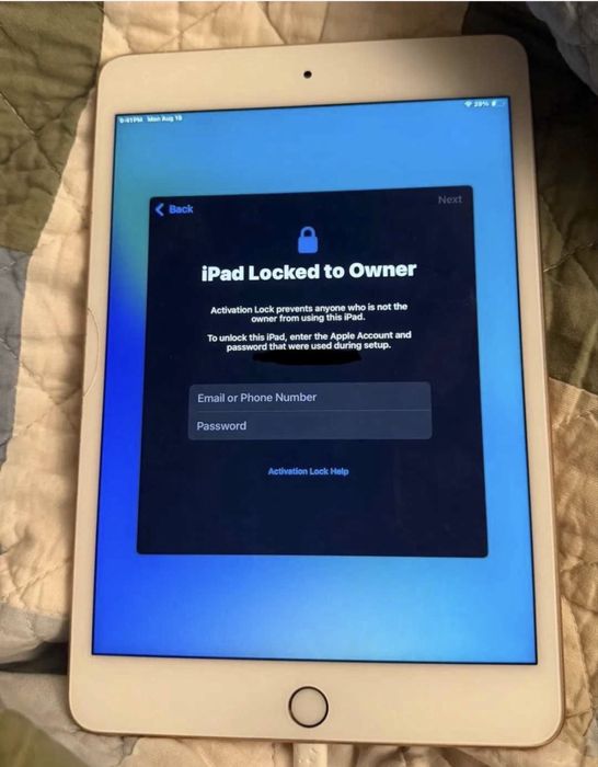 Servicii deblocarii iPad si Macbook