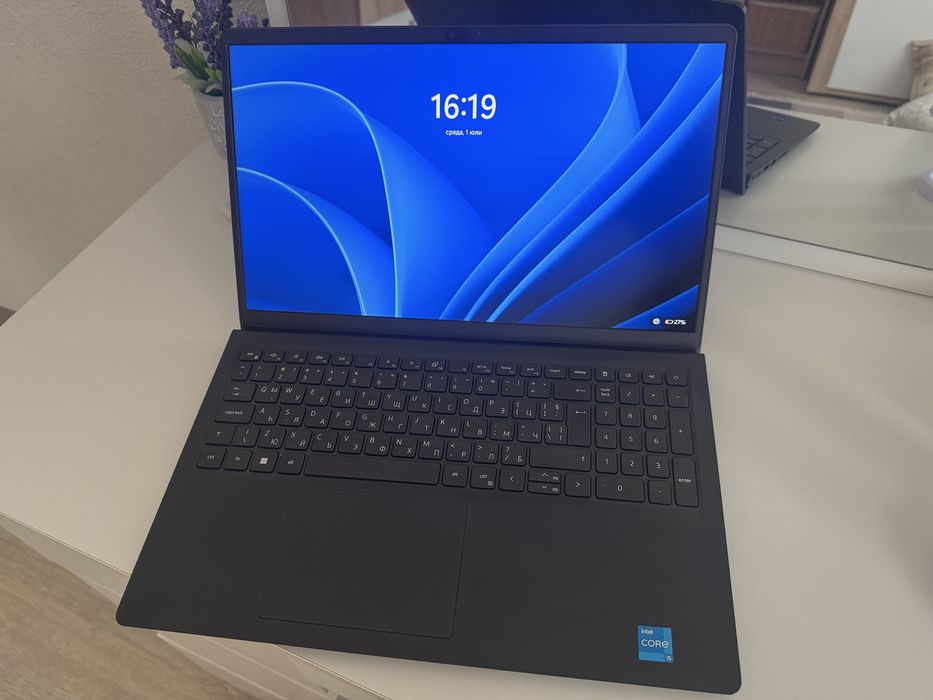 Лаптоп Dell Vostro 3530