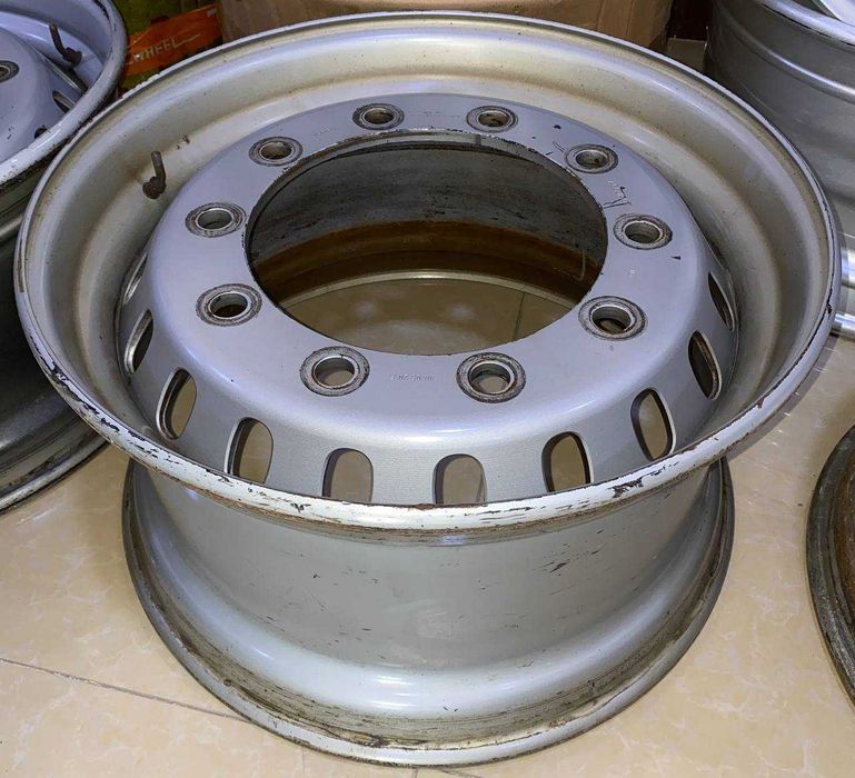 120, 11,75 R22.5 Diska  sotiladi.