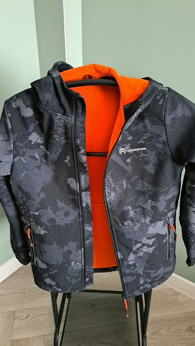 Продам куртку мальч.158см