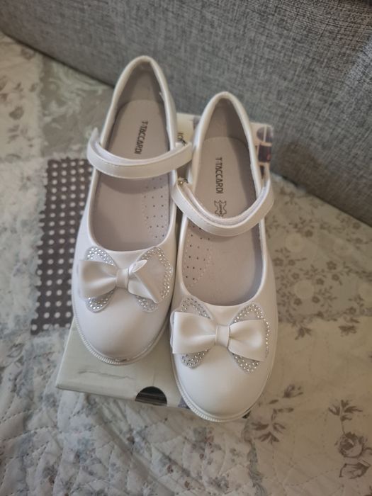 Продам туфли на девочку.