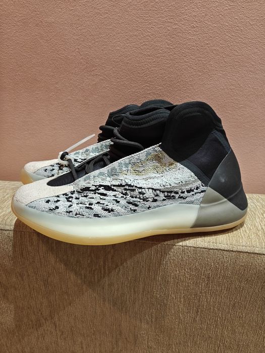 Ghete Yeezy QNTM