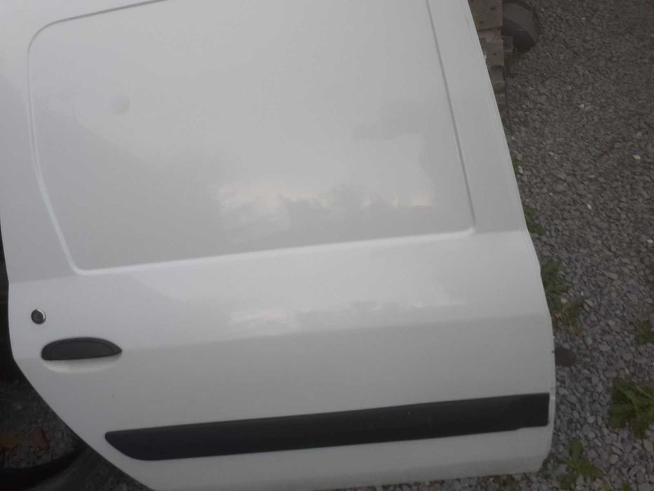 Врати за дачия логан