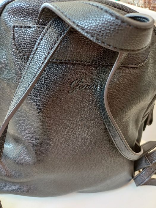 Ghiozdanel Guess original ca nou