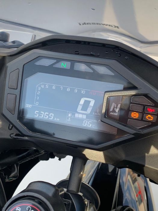 Kawasaki Ninja 500 ABS – 2025 – 5.400 km – LeoVince ONE