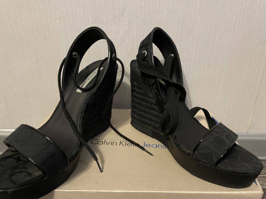 Calvin klein сандали на платформа