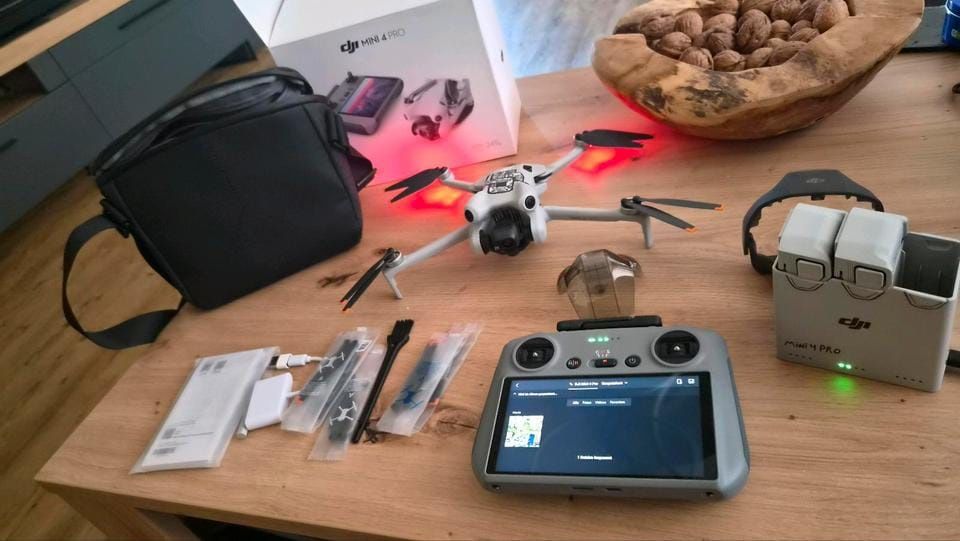 DJI Mini 4 Pro Fly More Combo cu RC 2