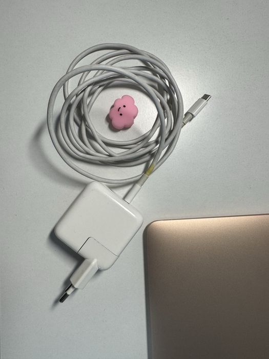 MacBook Air 2020 13” / 8GB / 256GB / impecabil + cutie