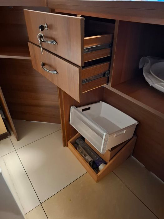 Продам  срочно барную стойку.