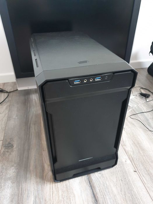 Carcasa Phanteks ENTHOO EVOLV ITX + sursa 700w