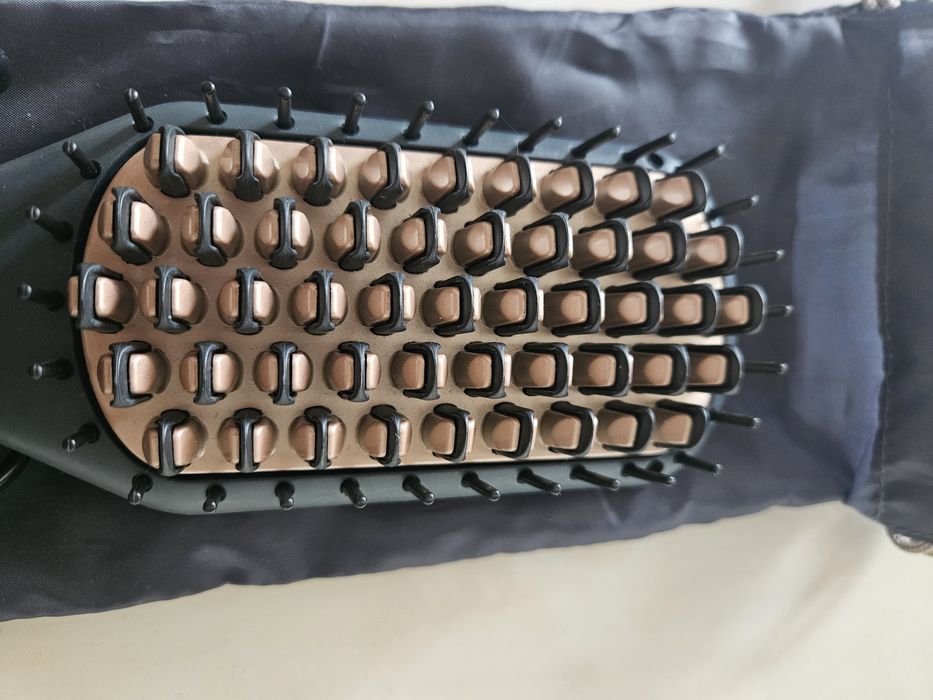 Perie electrică pentru îndreptat părul Remington – folosită puțin