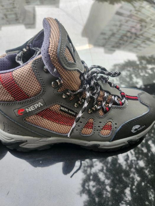 Срочно Продам ботинки NEPA .