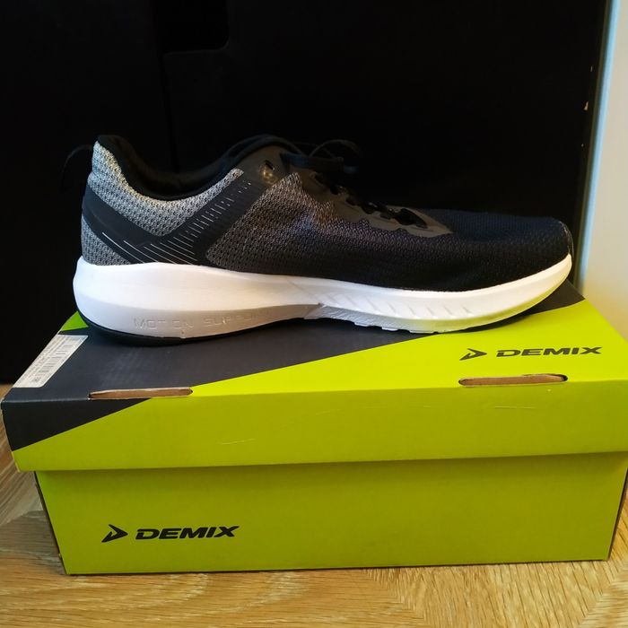 Кроссовки Demix / 42 размер