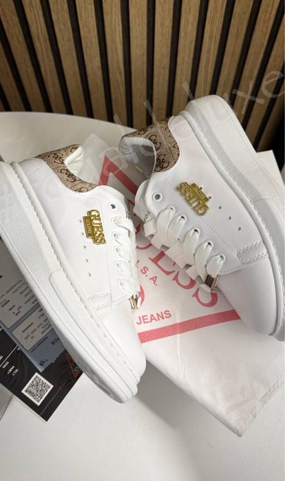 Stoc Adidasi dama Guess