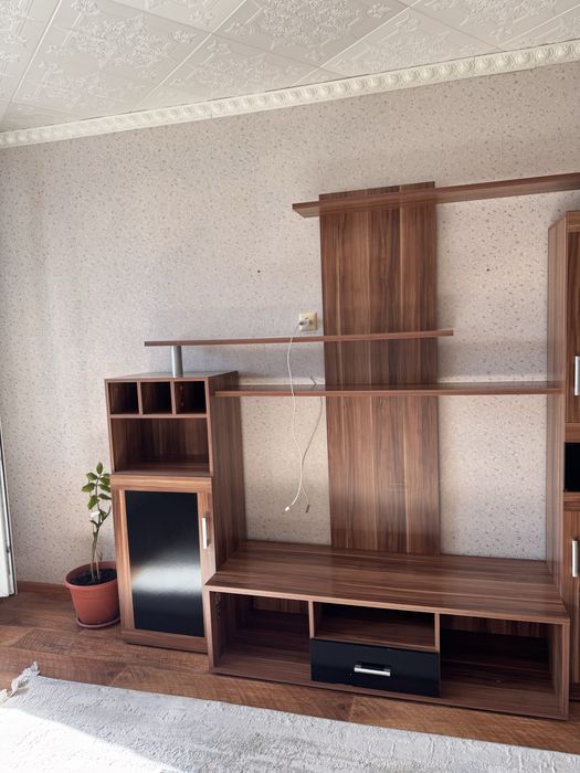 Продам ТВ тумбу с полками