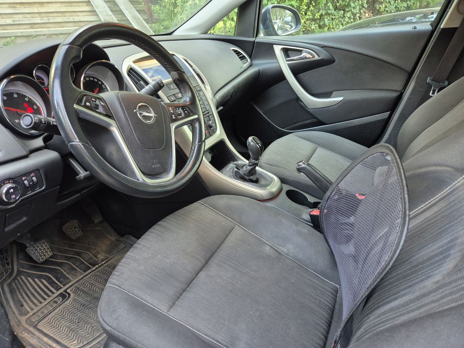 Vand Opel Astra J Break  2012 1.3 TDI -  95 CAI -  consum redus  ( nu accept schimburi )
