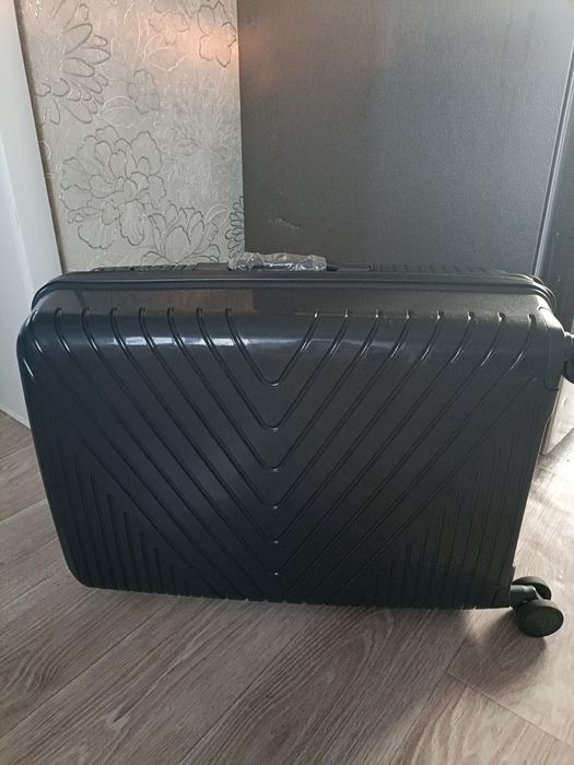 Продам чемодан в отличном состоянии