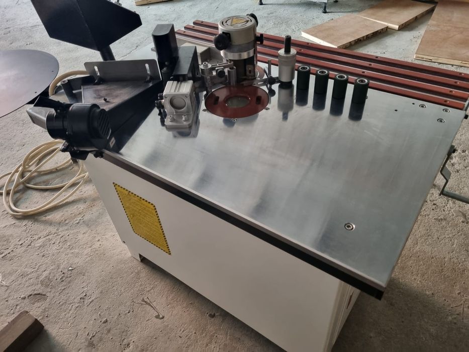 Кромкооблицовочный станок, кромочник