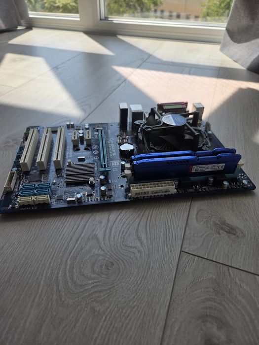 Kit Gigabyte GA-P61A-D3 LGA1155 + CPU Intel + 8GB HyperX Fury DDR3 1600MHz
Descriere