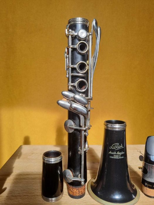 Vând clarinet Amati Luxus