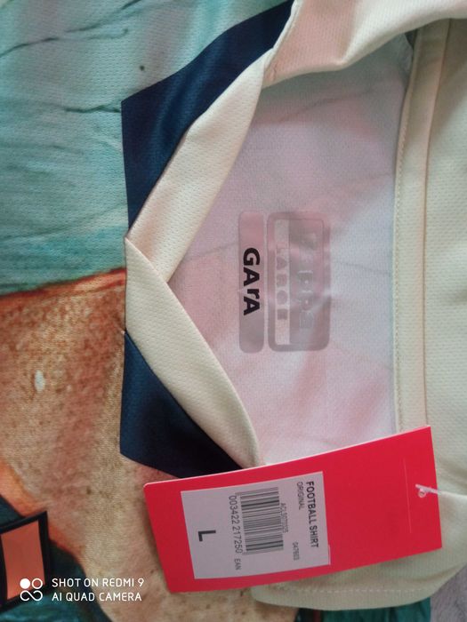 чисто нови тениски адидас .