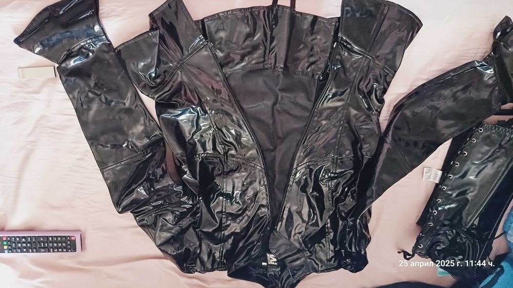 Готически латексов костюм от Necessary Evil