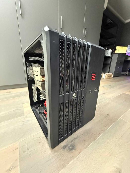 PC gaming / I7-7700k / Gtx 1080 / 16 GB RAM + Periferice incluse