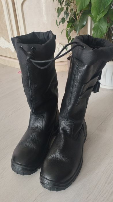 Сапоги мужские продается