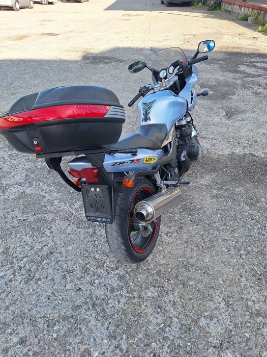 Vând motocicleta Kawasaki ZR-7S, 2003.