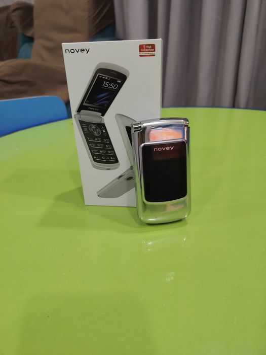 Novey  Z550 telfon yangi