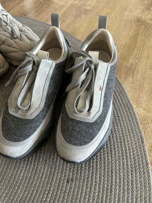 Продам крассовки женские