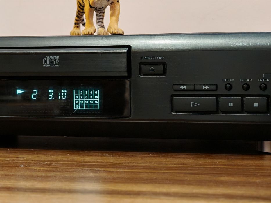 Sony CDP-XE200. Cd player. Date tehnice mari. Preț fix !