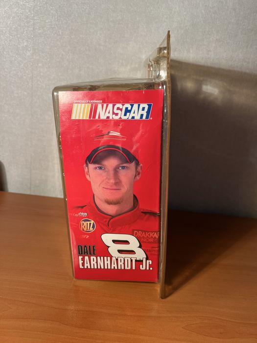 Колекционерска фигура 2004 NASCAR Limited Edition на Dale Earnhardt Jr