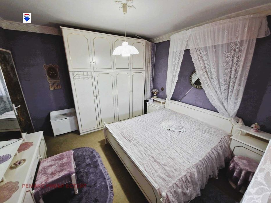 Дава се под наем Двустаен апартамент в Русе, Родина 2 - 65 кв.м за 255 € - Снимка #1
