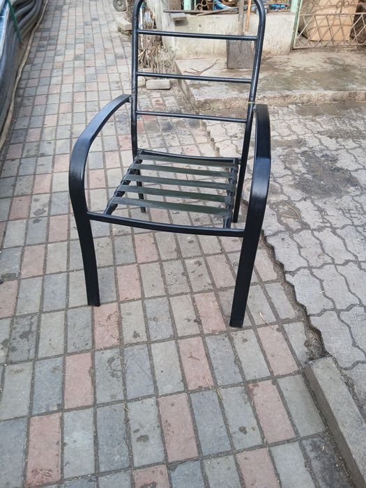Masă  plus 4 scaune pentru foișor sau terasă