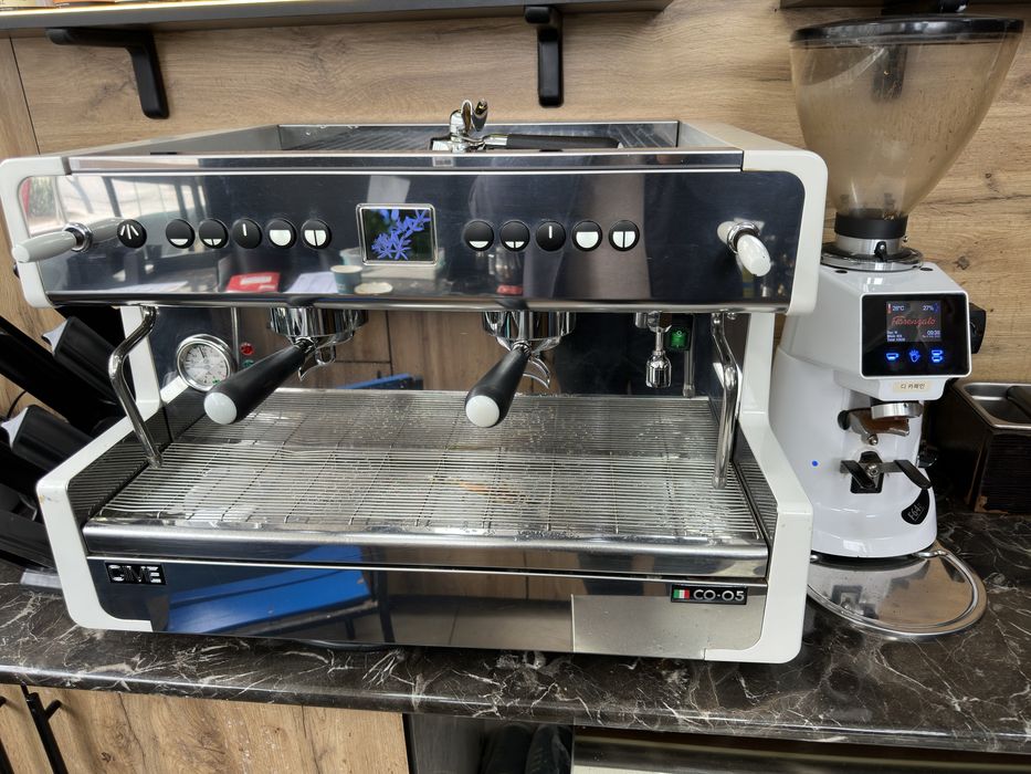 Coffe aparat coffe maydalagichi bilan birga