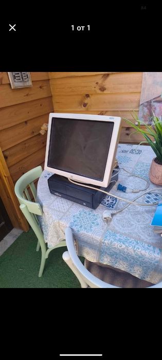 Компютър и тъч скрийн дисплей