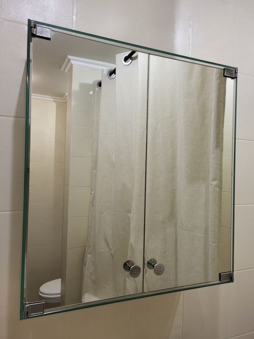 Зеркальный шкаф в ванную