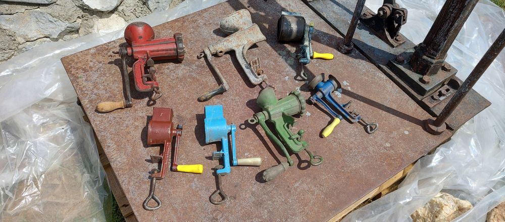 Vand masina de tocat veche, lot de 100 bucăți