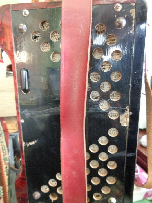 Продавам Акордеон Hohner Club IIIВ